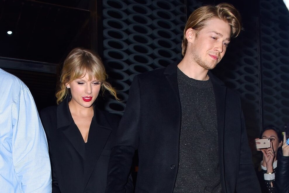 Nhung lan mac do doi, muon ao ban trai cua Taylor Swift hinh anh