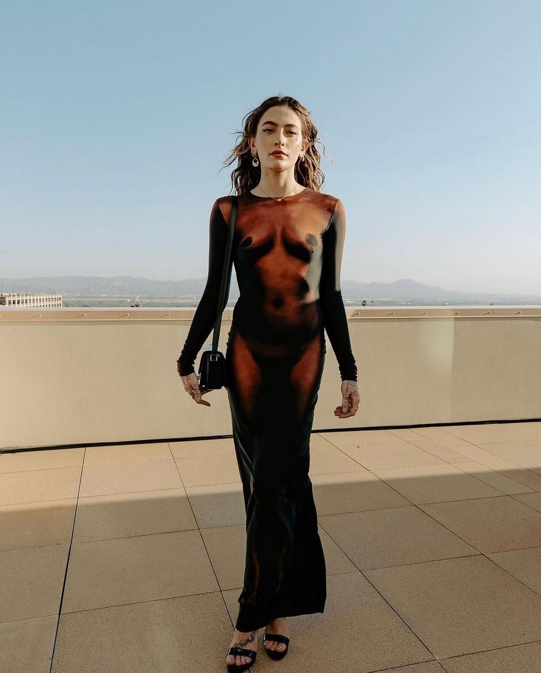 vay ao co the nguoi anh 3