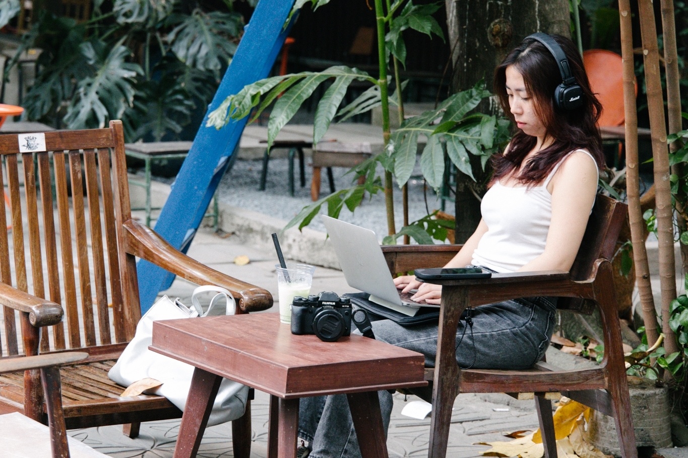 Nhan vien o TP.HCM tan dung dieu hoa cong ty vi nang nong gay gat hinh anh