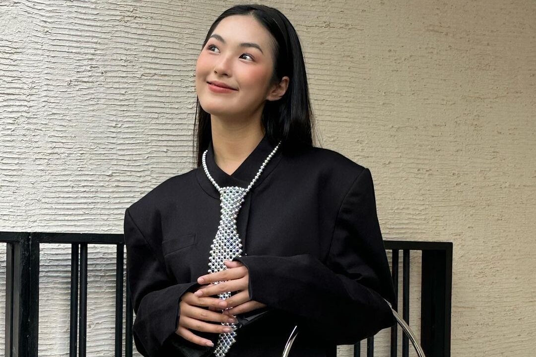 Ra duong voi ao cua me, quan cua bo hinh anh