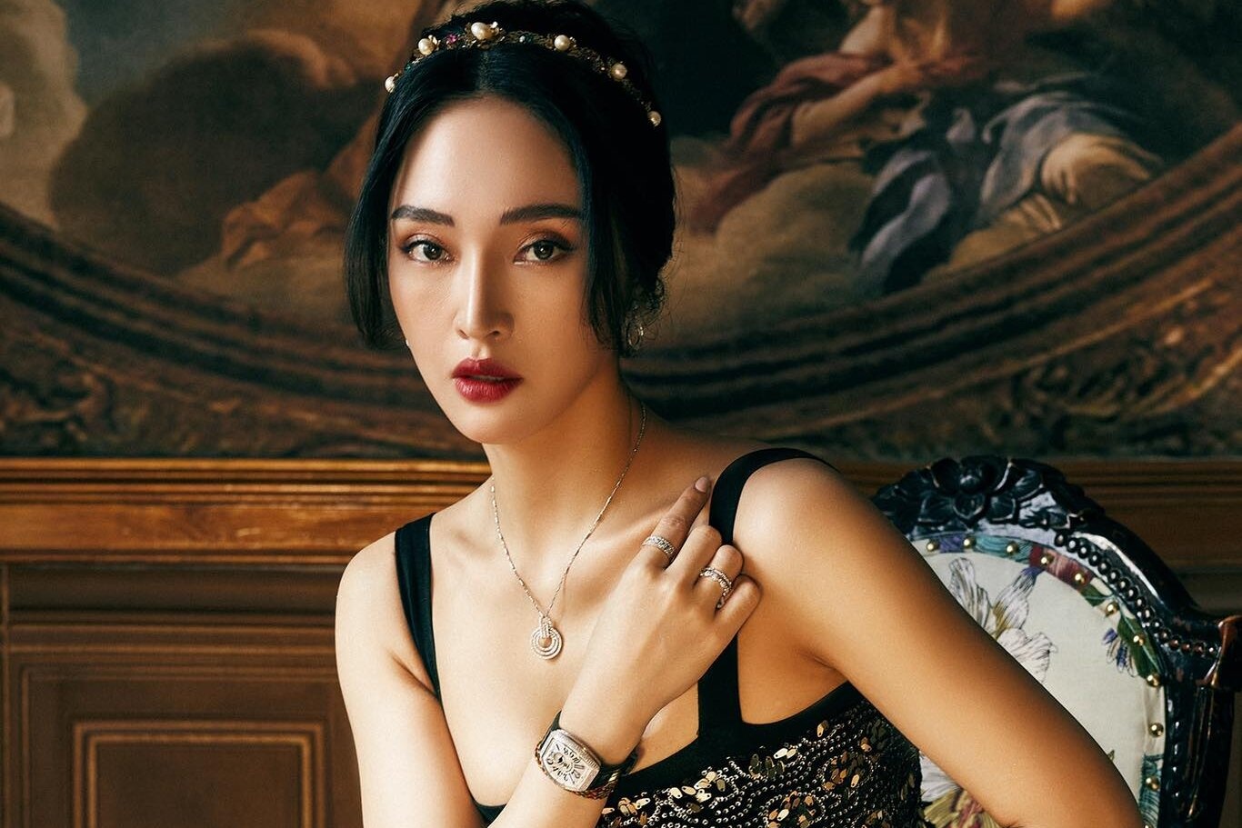 Nhung co gai trong cuoc choi dong ho hinh anh