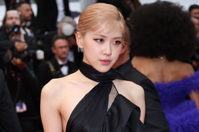 Toc mai ngo phu song Cannes 2023 hinh anh