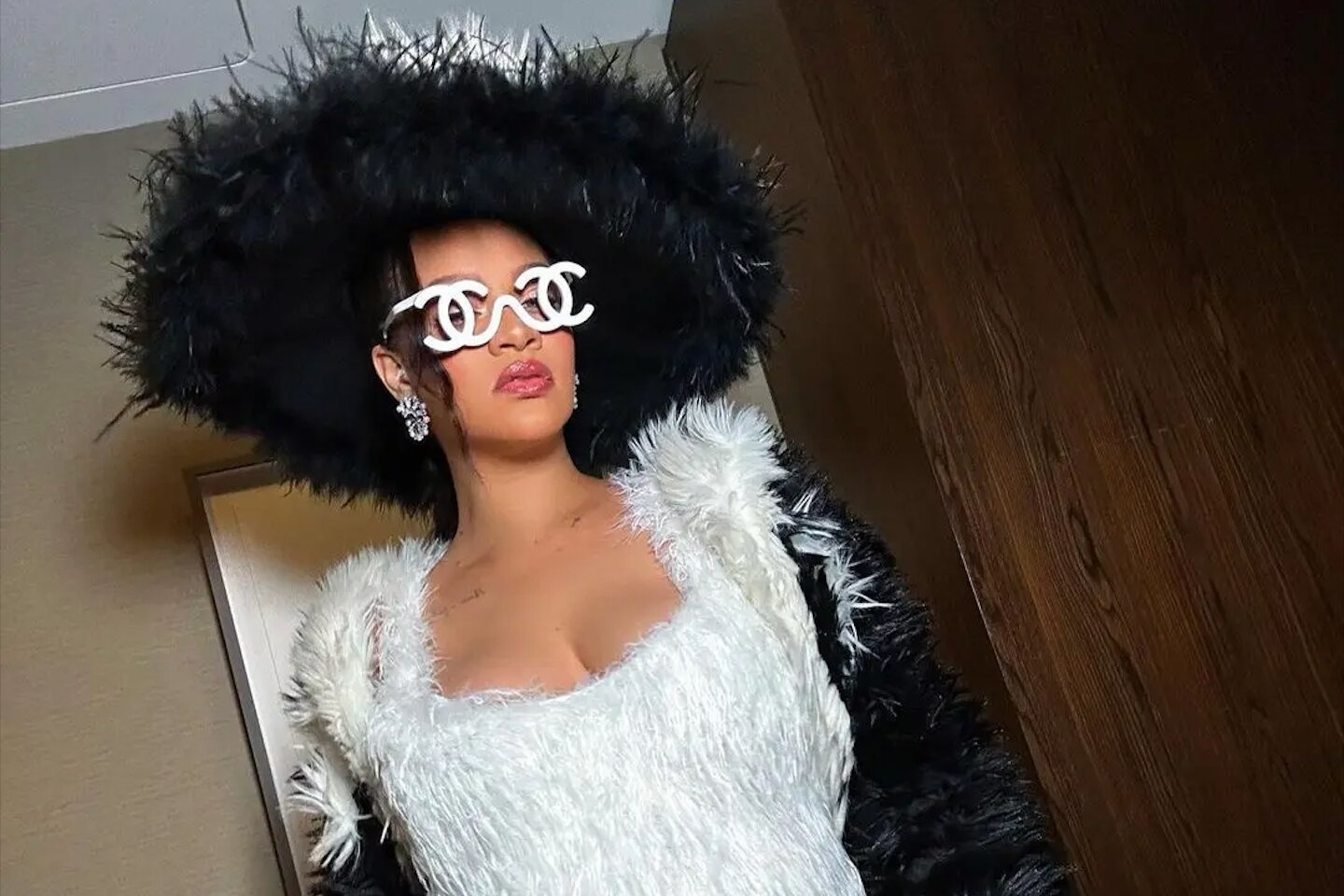 Nhan ngon chan gia 1 trieu USD cua Rihanna hinh anh