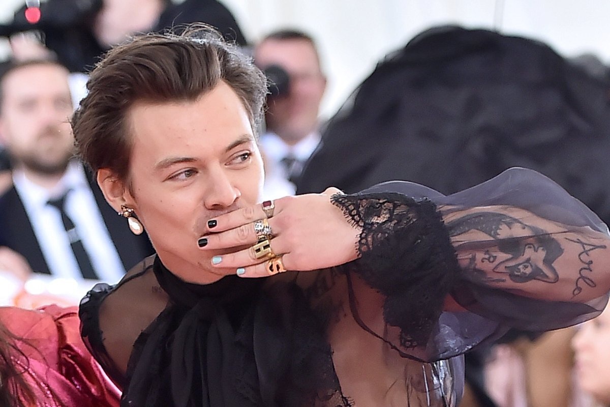 Nam gioi son mong tay hinh anh