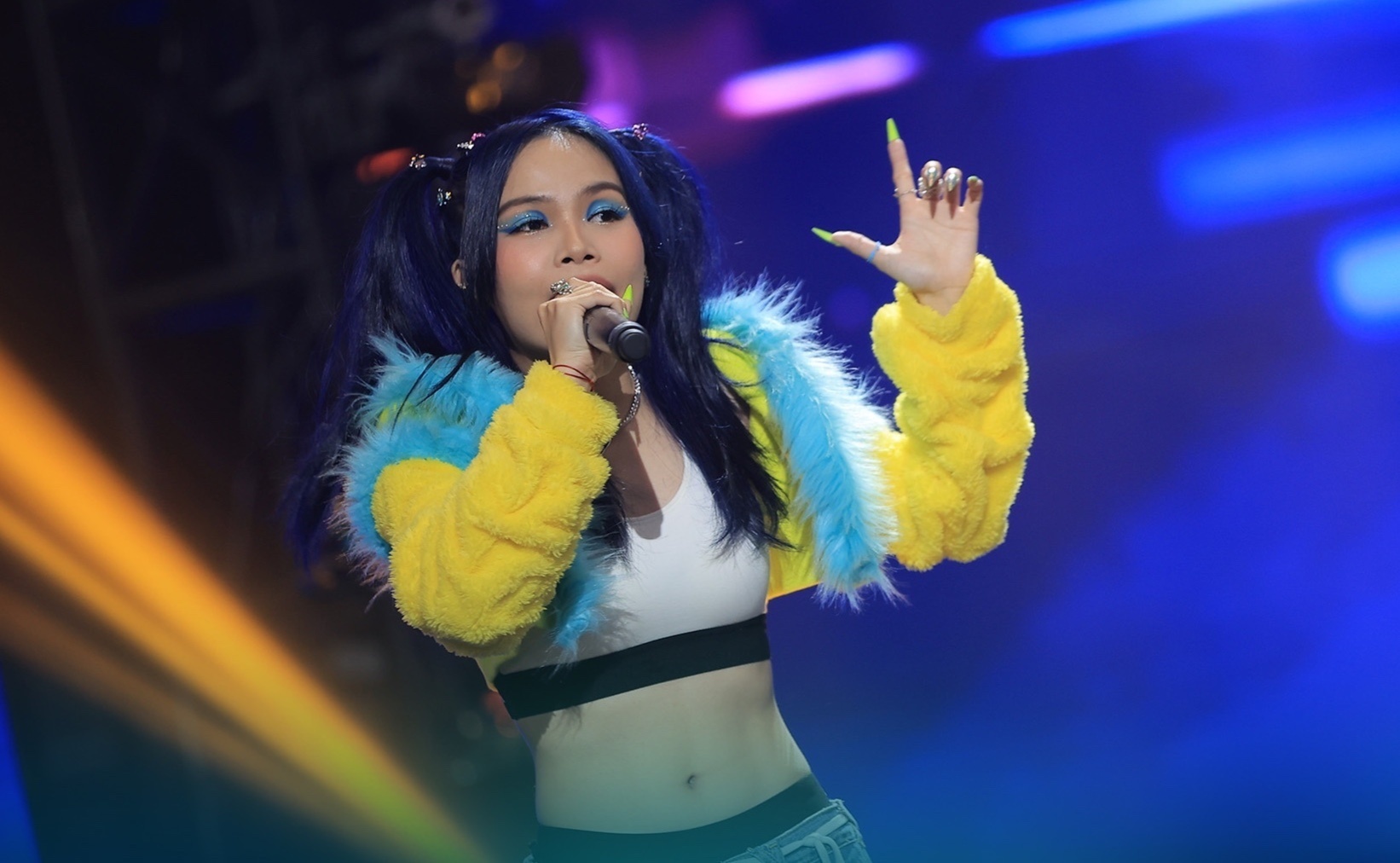 Street style cua dan thi sinh noi bat Rap Viet mua 3 hinh anh