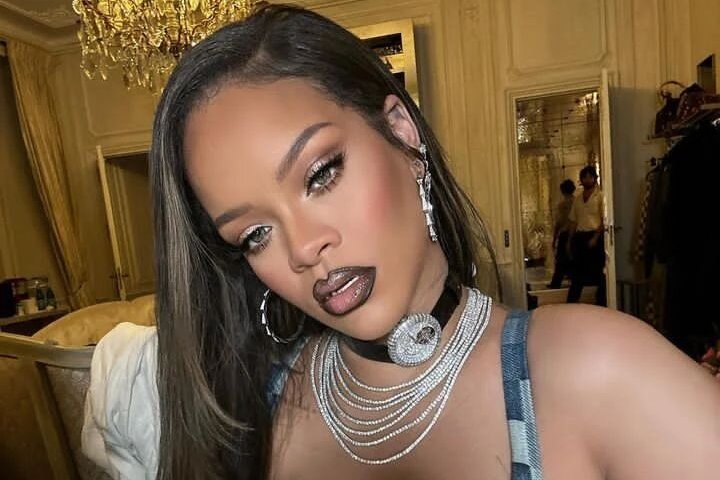 Dong ho deo co gia nua trieu USD cua Rihanna hinh anh