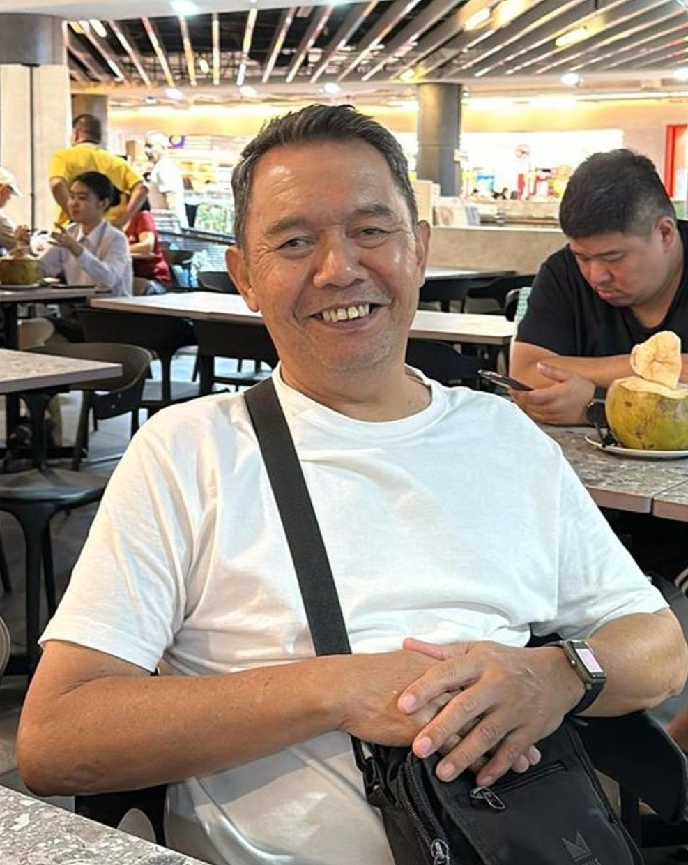 thuc tap sinh 62 tuoi, cuu giam doc ban hang, Leslie Mah Malaysia anh 1