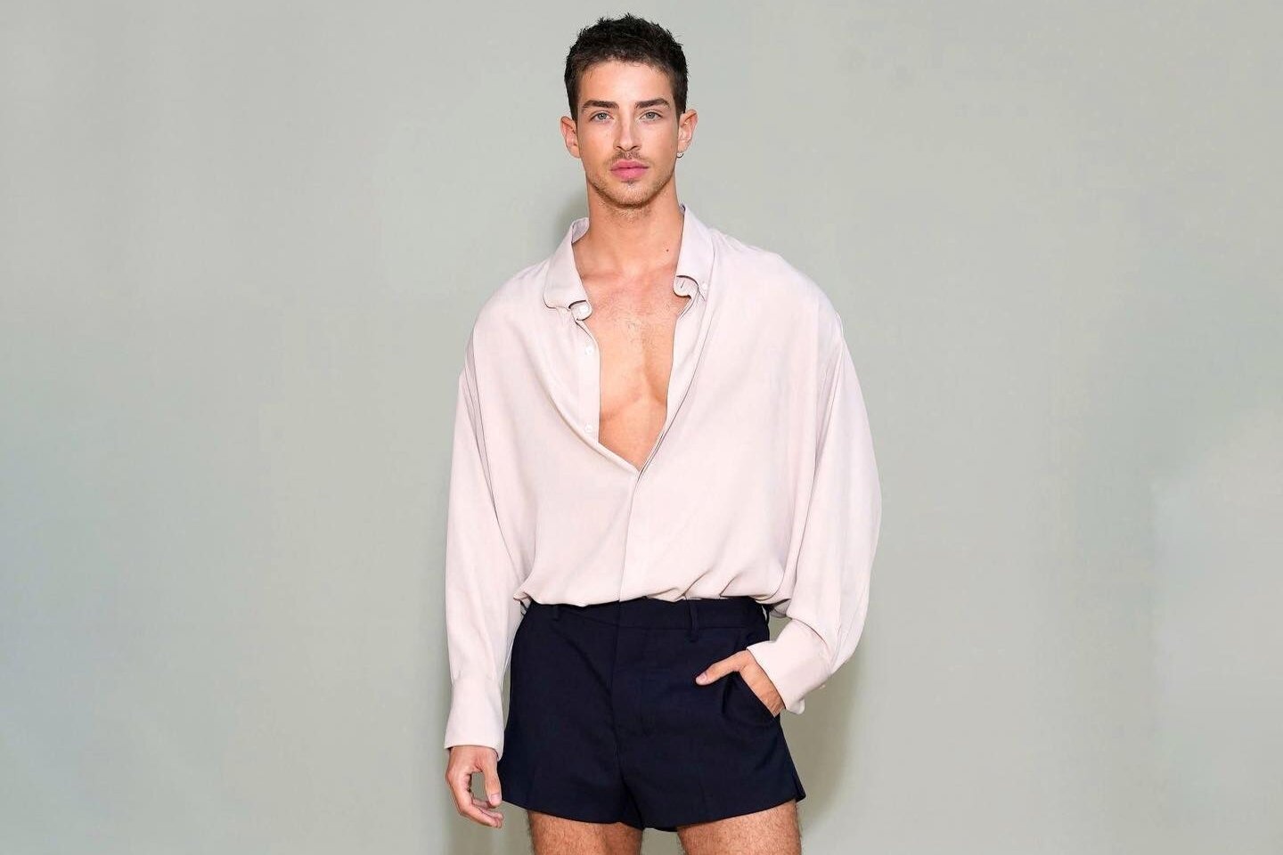 Quan short cho nam gioi ngay cang ngan hinh anh