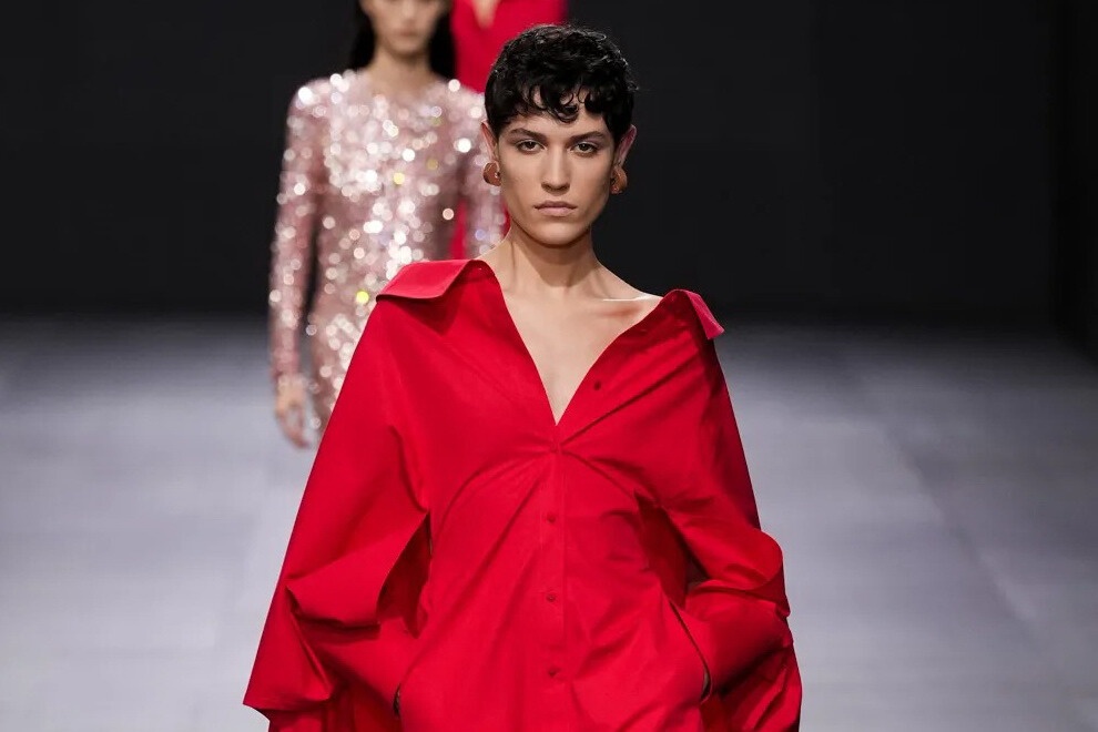 Thoi trang mau do lai hot hinh anh