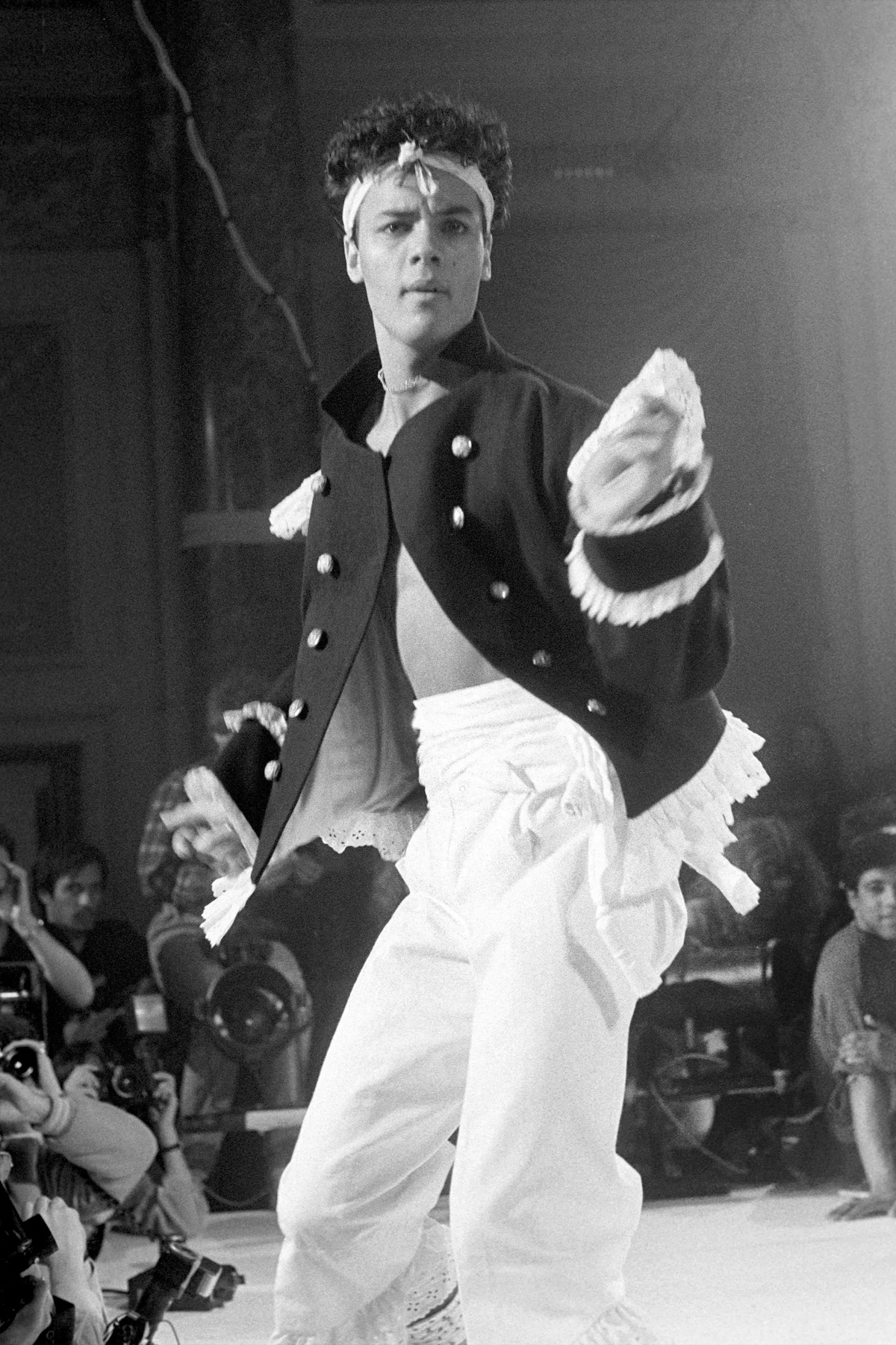 nam gioi ho nguc anh 9