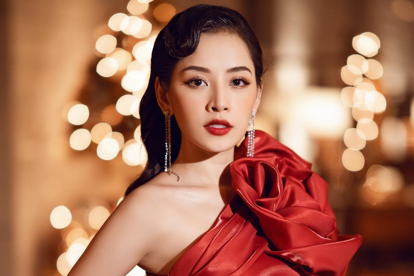 Hoc Ho Ngoc Ha, Chi Pu len do du tiec Giang sinh hinh anh