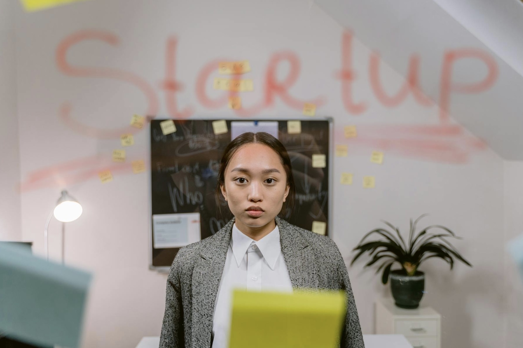 Muon lam it huong nhieu, Gen Z viet lai 'luat choi' o chon van phong hinh anh