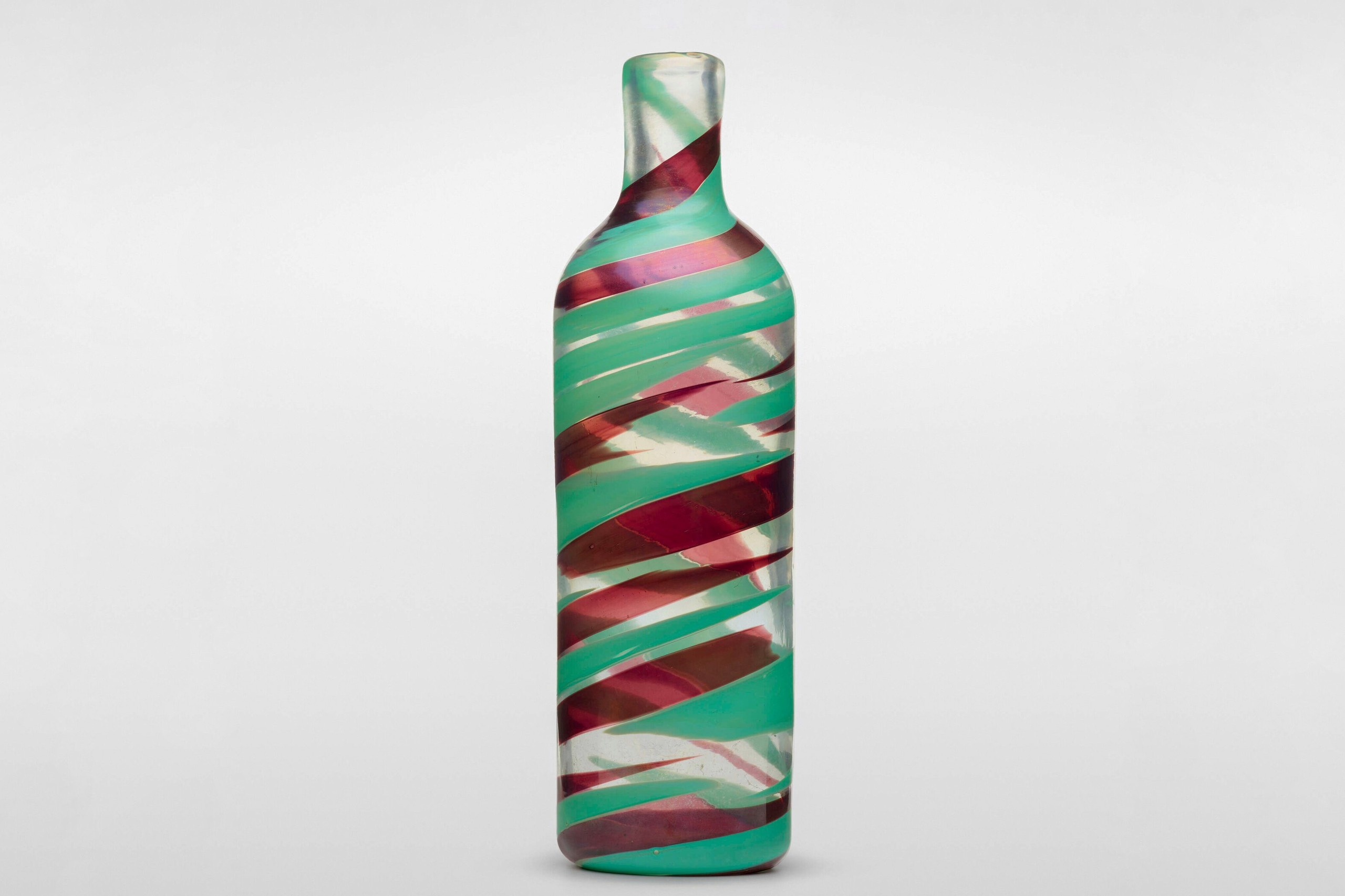 Gia tri that hon 100.000 USD cua binh hoa 'vo danh' hinh anh