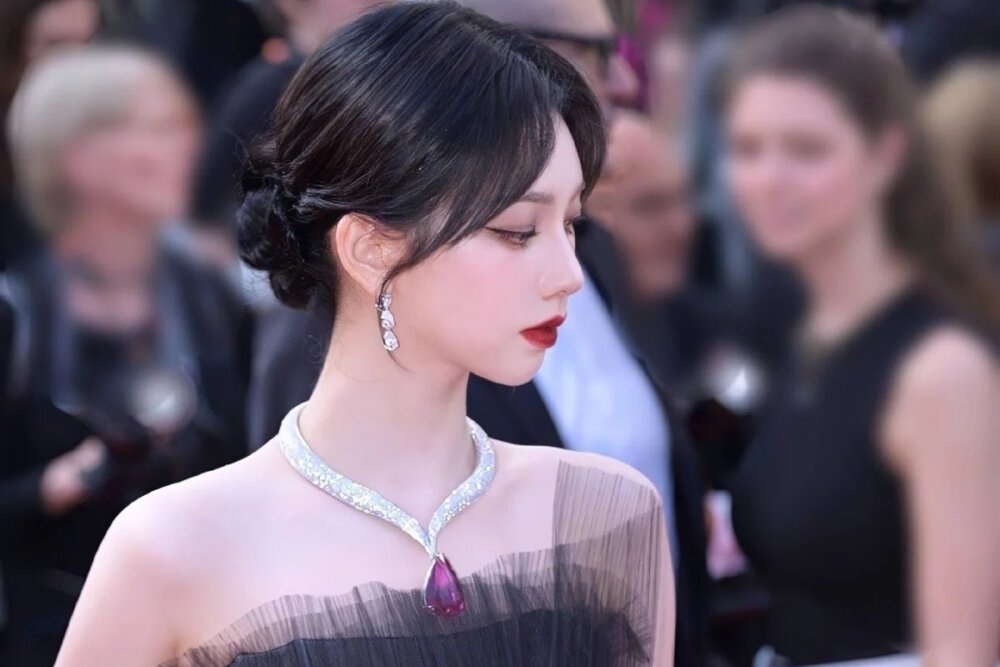 trang suc dat nhat anh 4