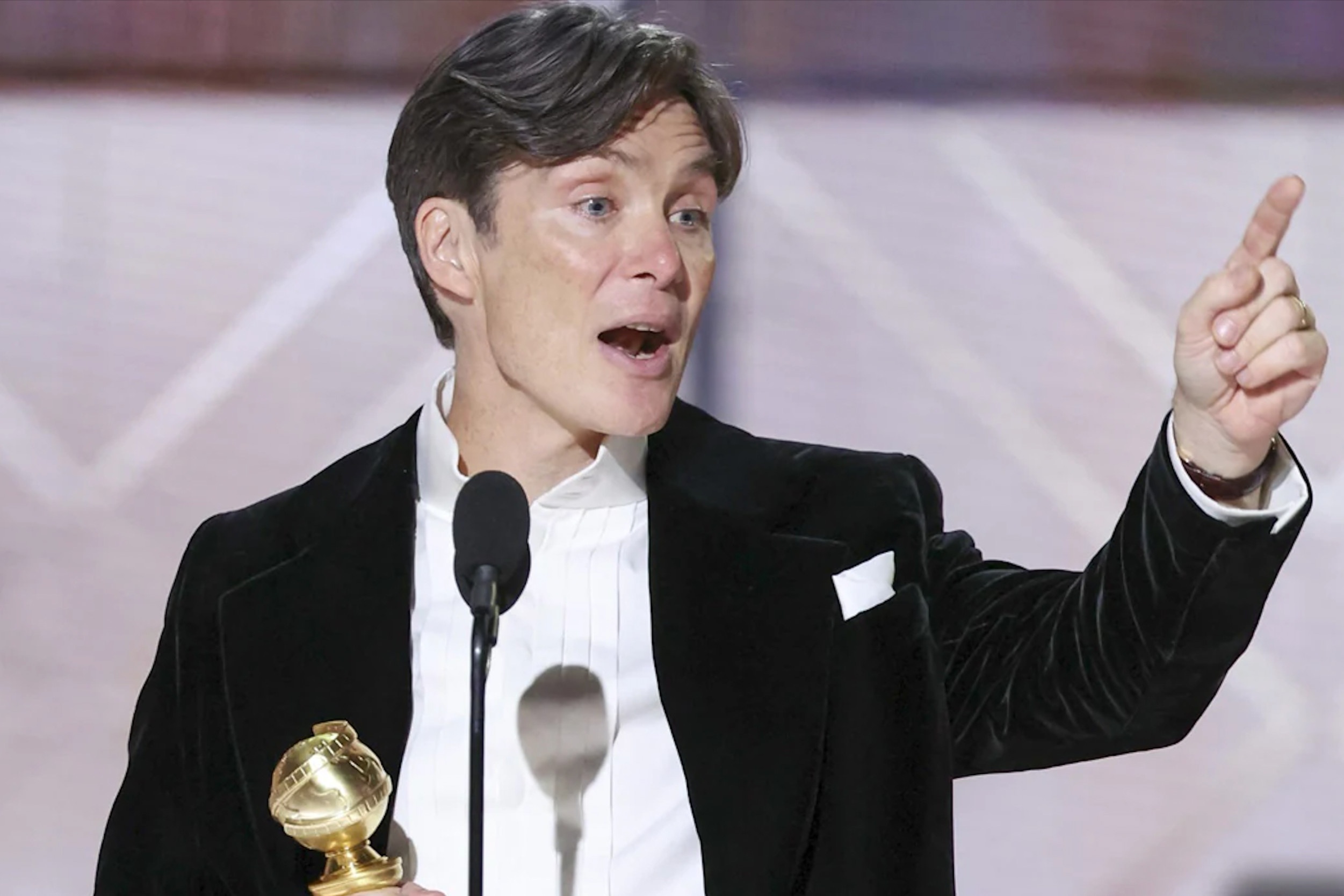 Cillian Murphy thang giai Qua cau Vang, dong ho tren tay anh cung vay hinh anh