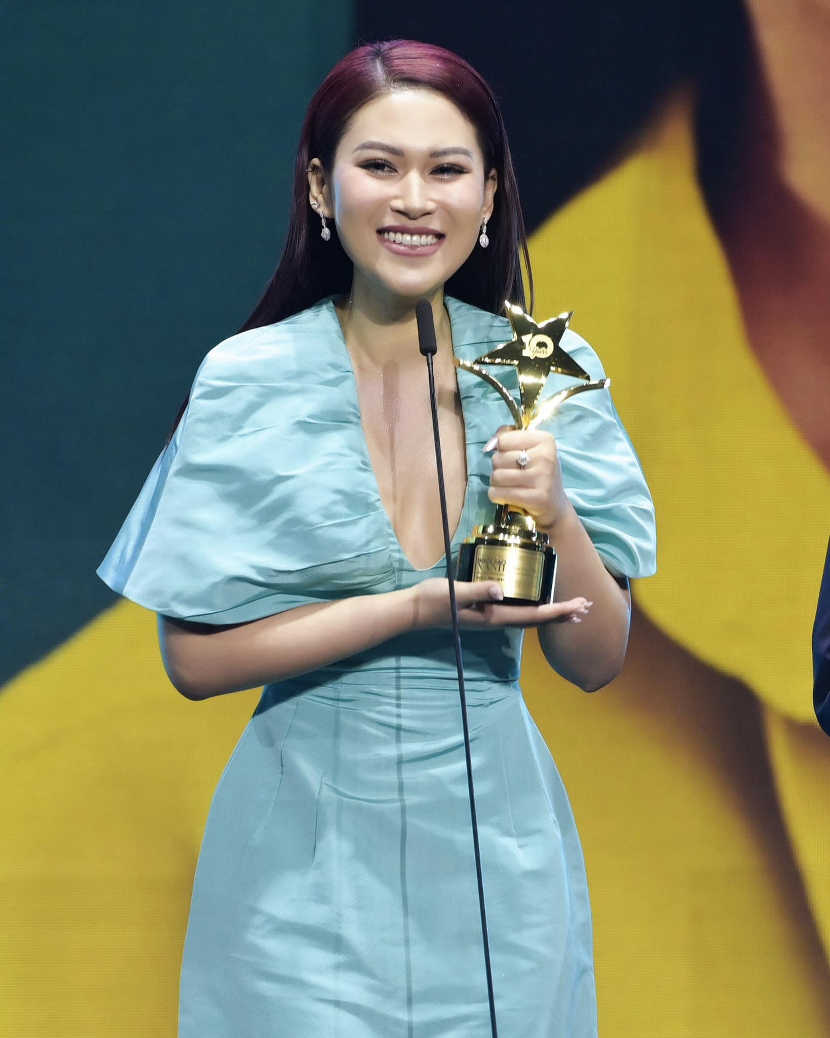 Newsfeed Rate anh 19