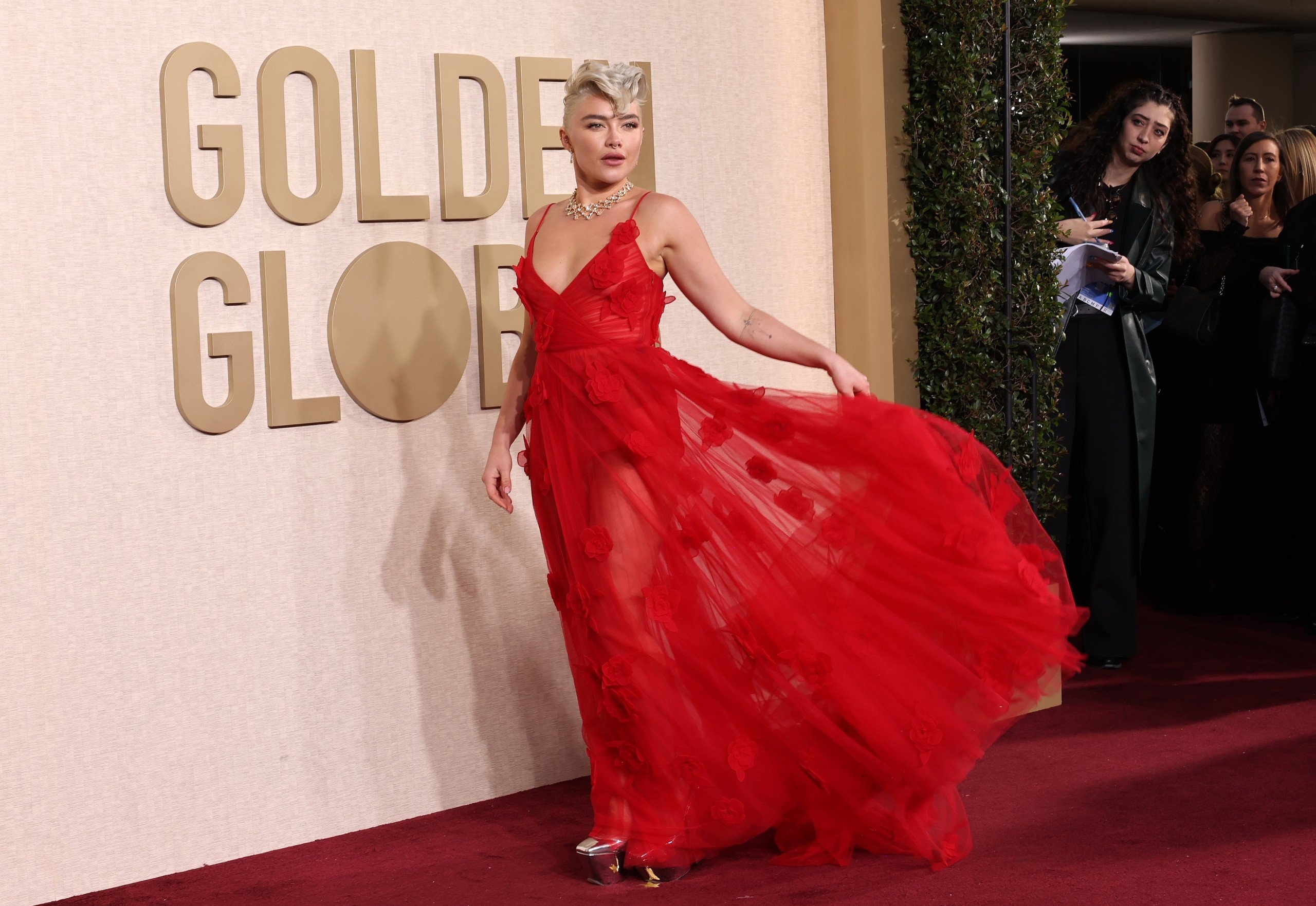 váy xuyên thấu,  golden globe awards ảnh 3 vay xuyen thau,  golden globe awards anh 3