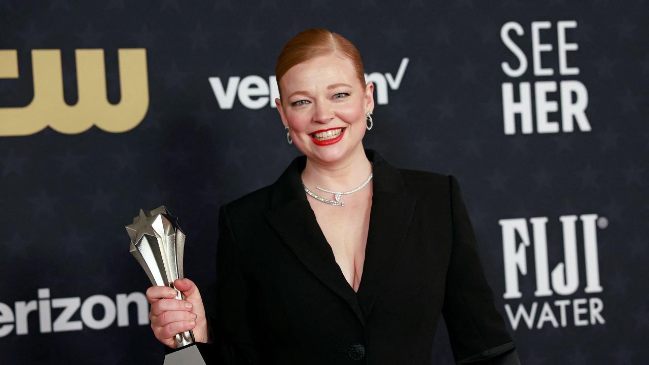 thời trang Việt,  NTK Việt,  Emmy 2024,  Critics Choice 2024 ảnh 4 thoi trang Viet,  NTK Viet,  Emmy 2024,  Critics Choice 2024 anh 4