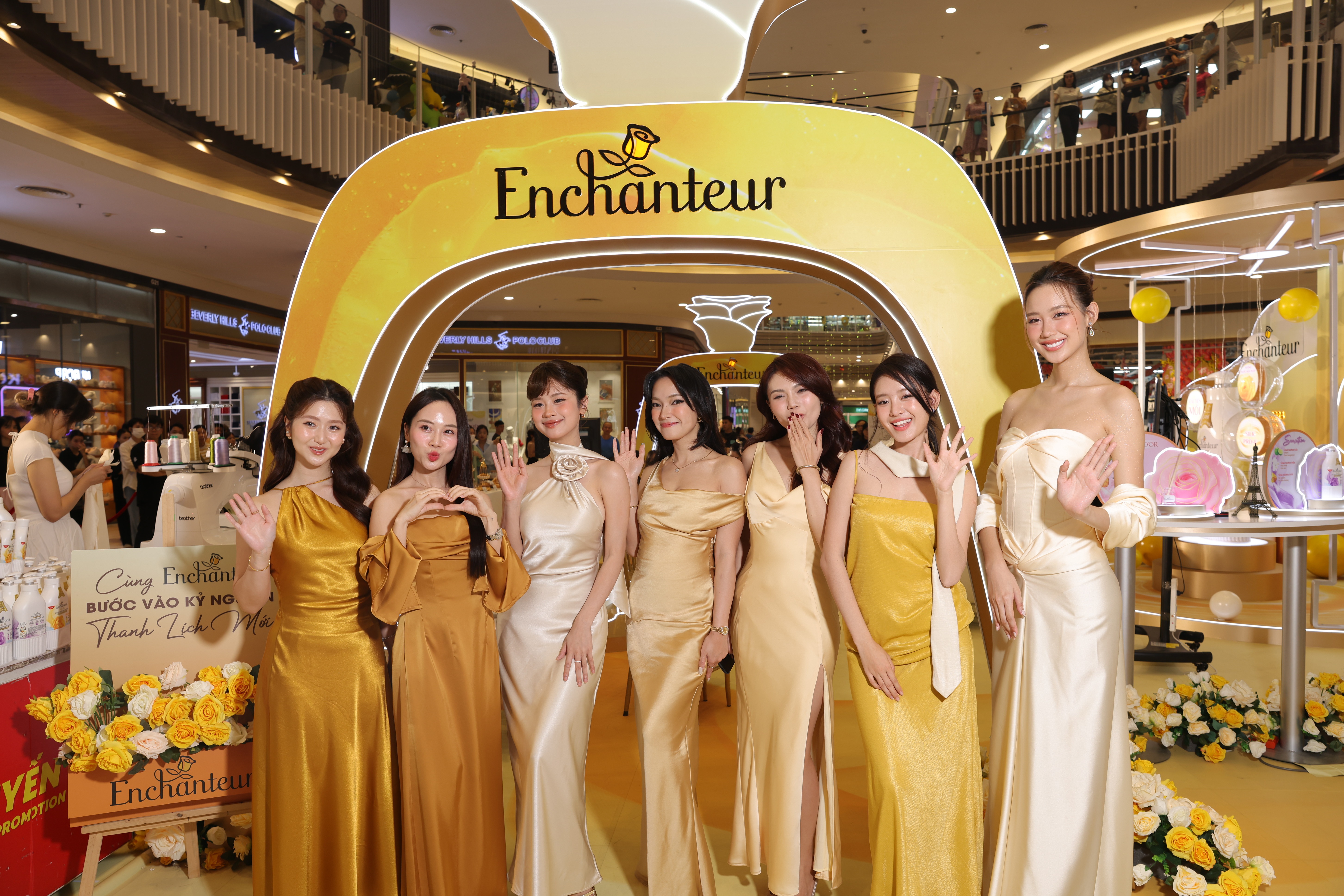Enchanteur Viet Nam,  Chau Bui,  Le Nguyen Bao Ngoc anh 1