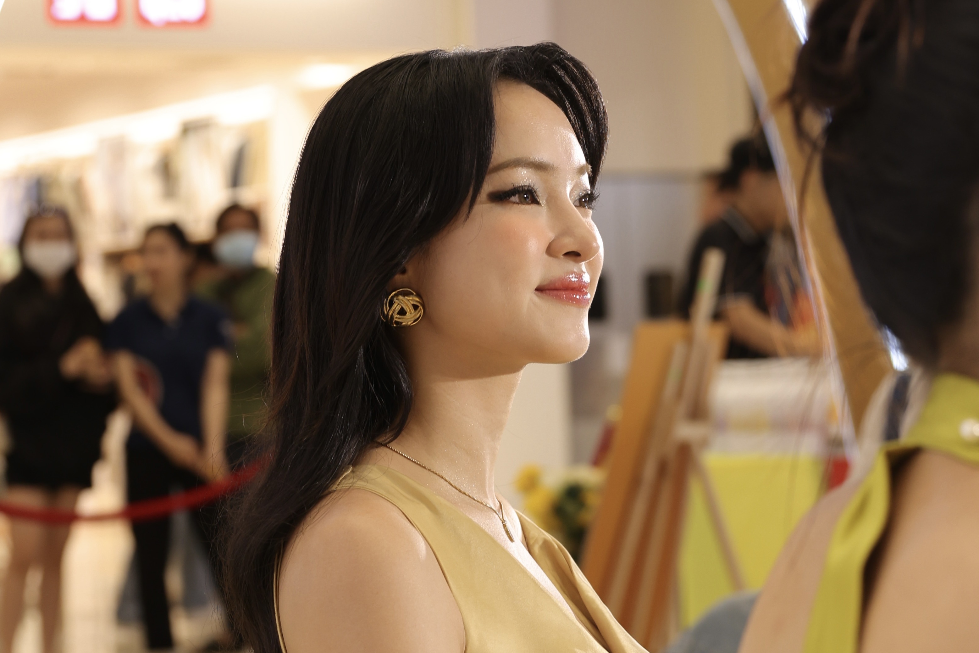 Khi chat thanh lich qua goc nhin cua Chau Bui hinh anh