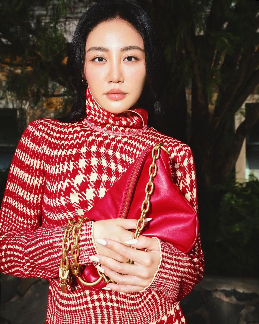 BST Tet,  Gucci,  Burberry,  Ho Ngoc Ha,  Van Mai Huong anh 2