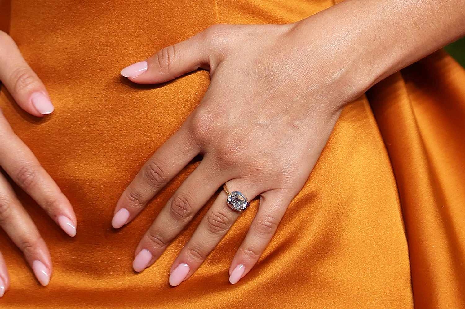 zendaya_ring_golden_globes_010525_65ce34cdda7c43b4baef1c8b372cc7b2.jpg