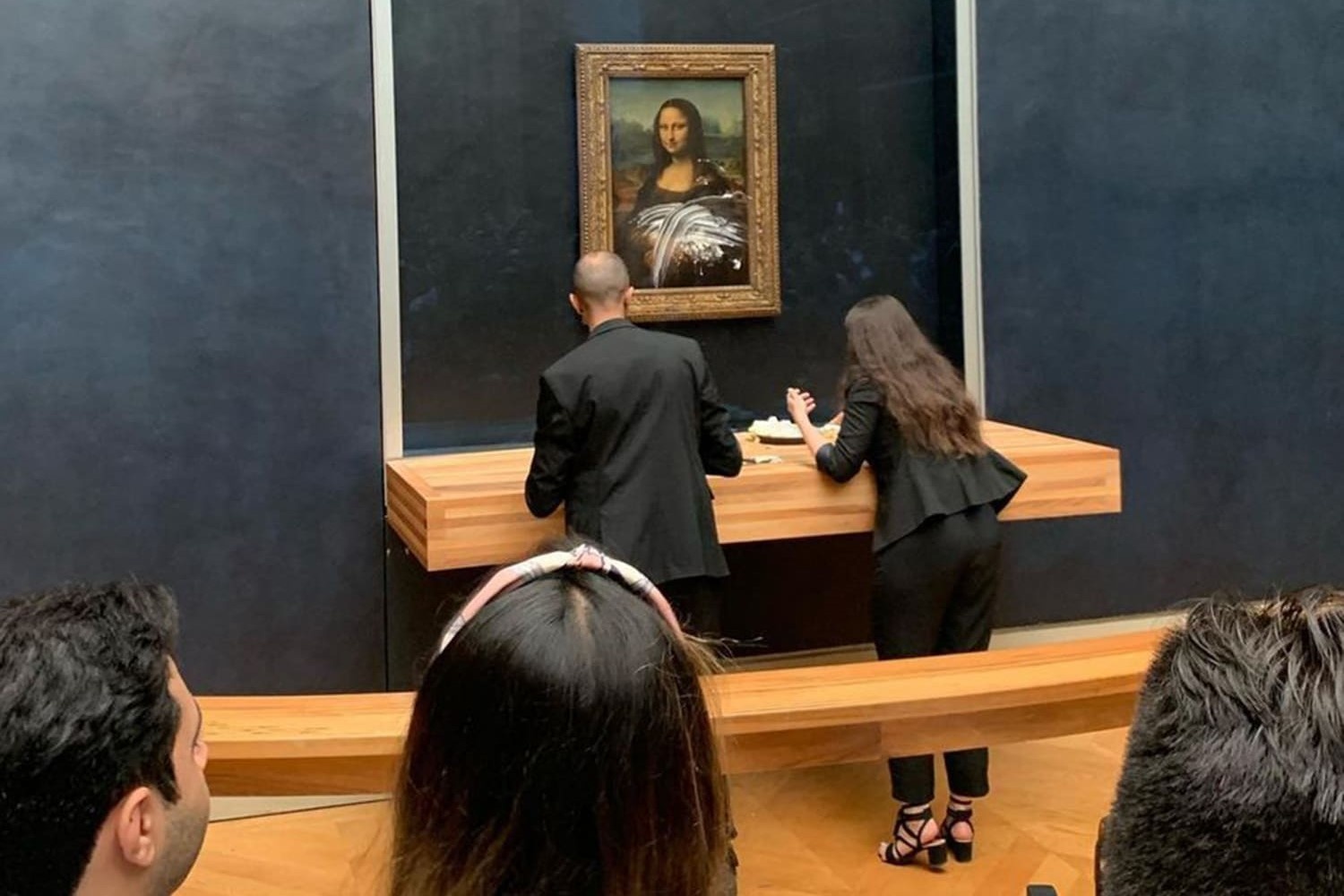 mona lisa,  bi nem sup anh 3
