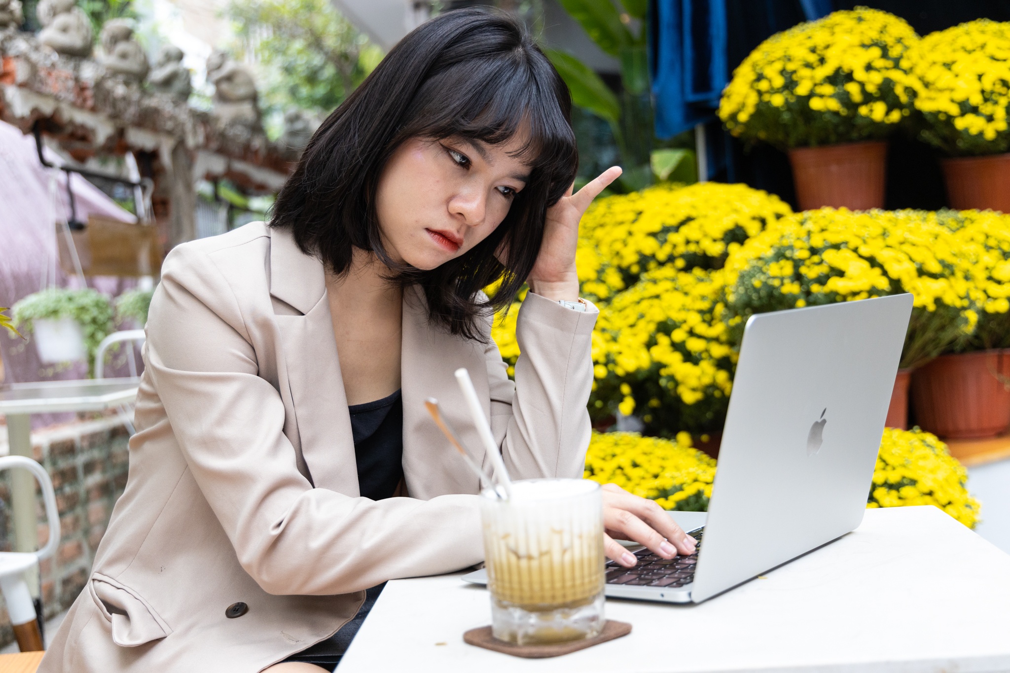 kho khan tai chinh,  so du 0 dong,  di lam ca nam anh 1