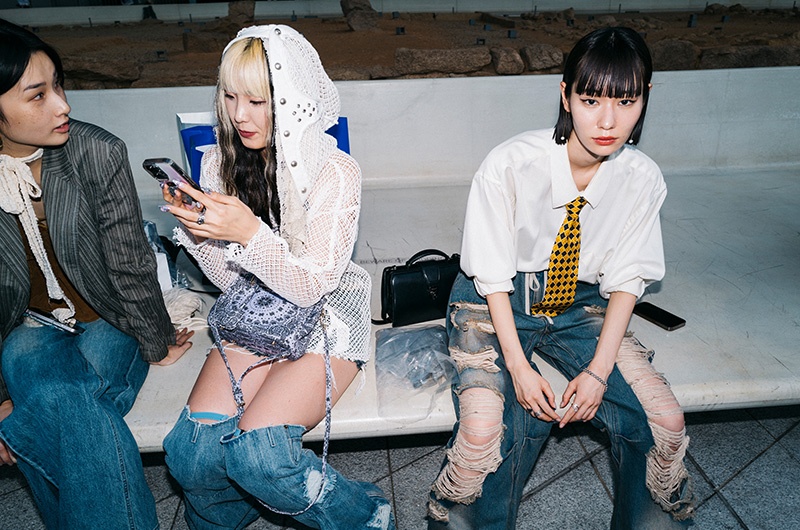 Fashionista 'xom tu' tai Seoul Fashion Week 2024 hinh anh