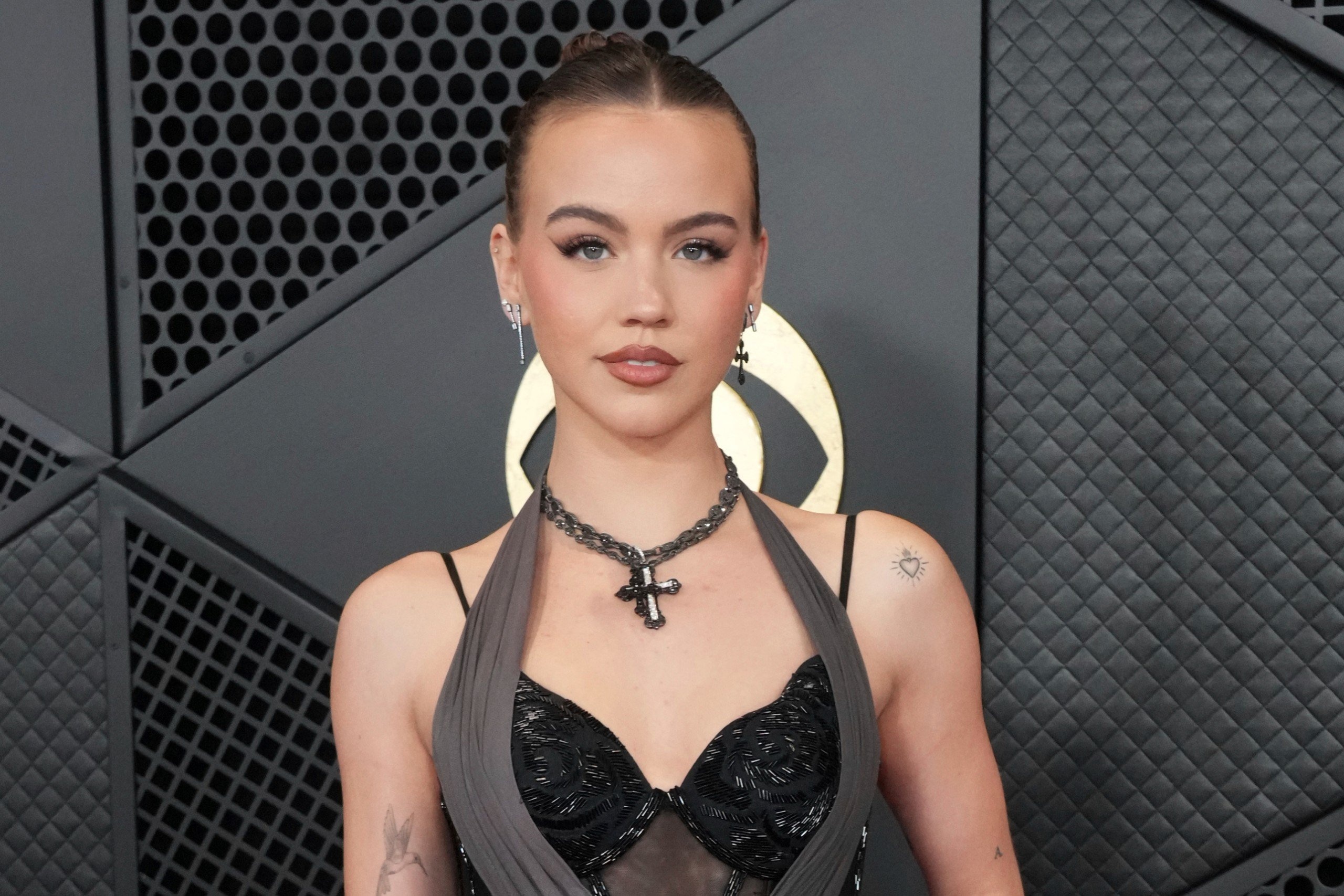 6 bo vay 'made in Vietnam' xuat hien tai Grammy hinh anh