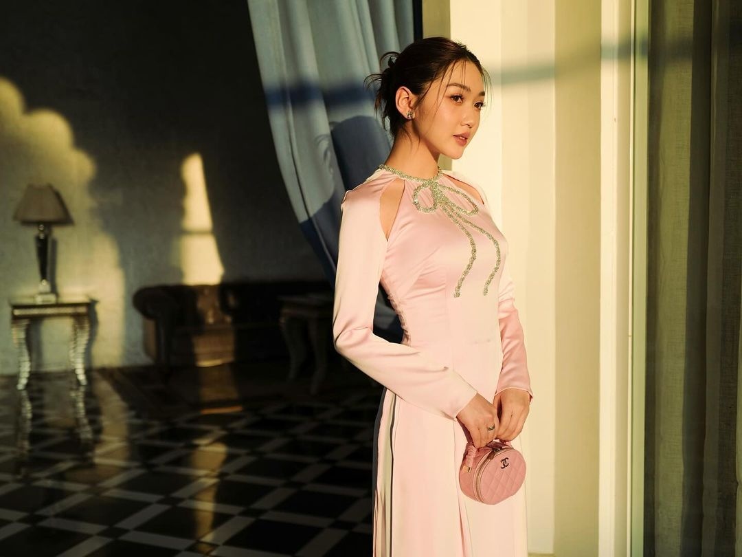 'Dai chien' ao dai Mung 2 Tet hinh anh