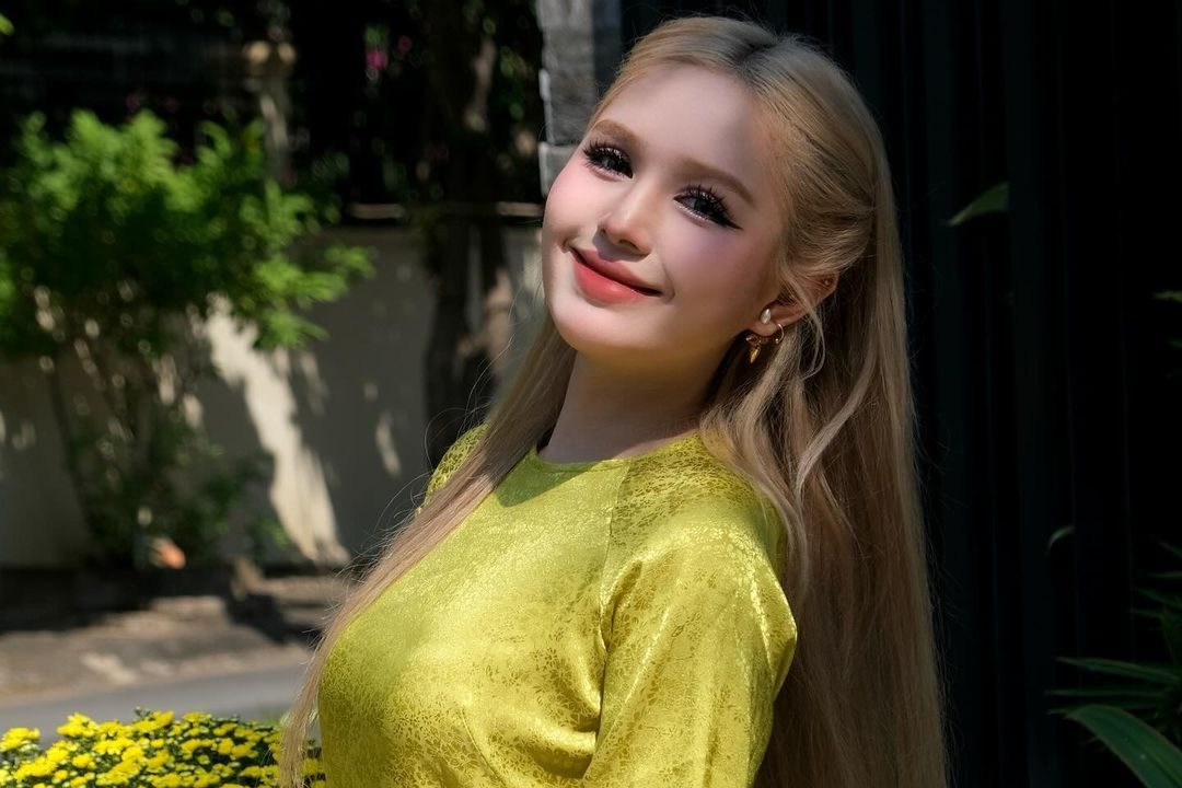 Newsfeed Rate: Xoai Non, ban gai Binz do sac voi ao dai hinh anh