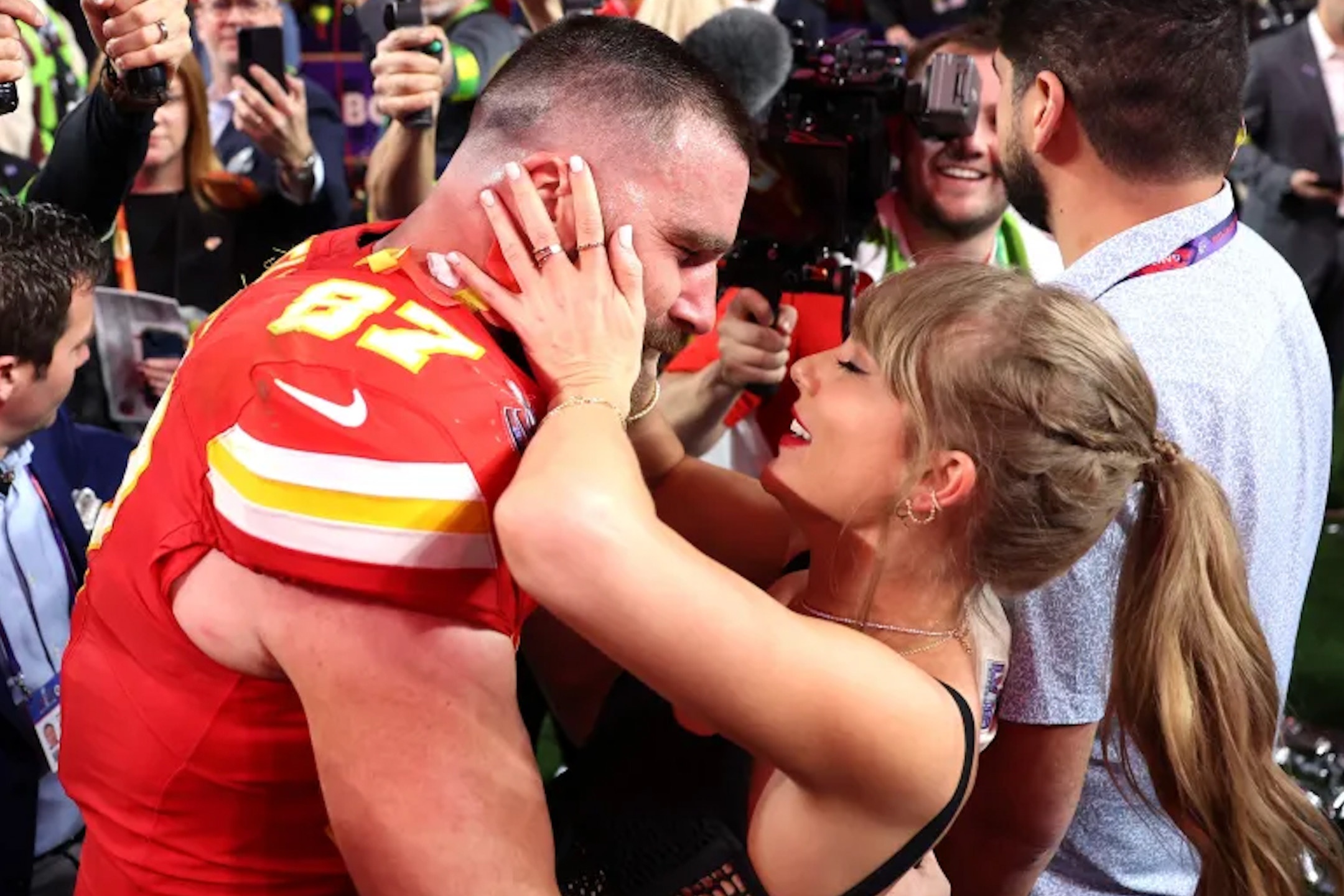 Taylor Swift giup nha mot 'chay hang' sau Super Bowl hinh anh