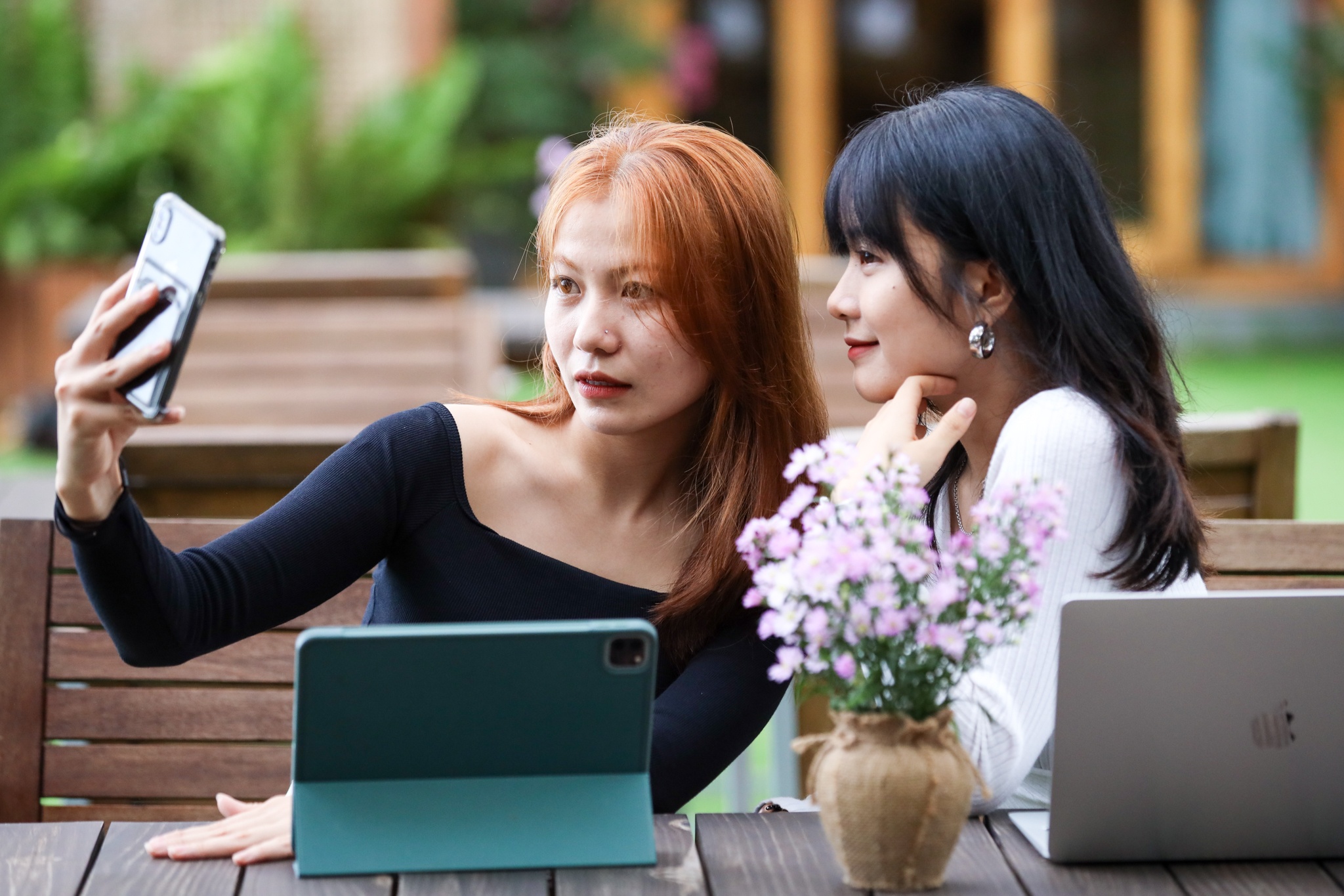 Khai but dau nam voi don xin nghi viec hinh anh