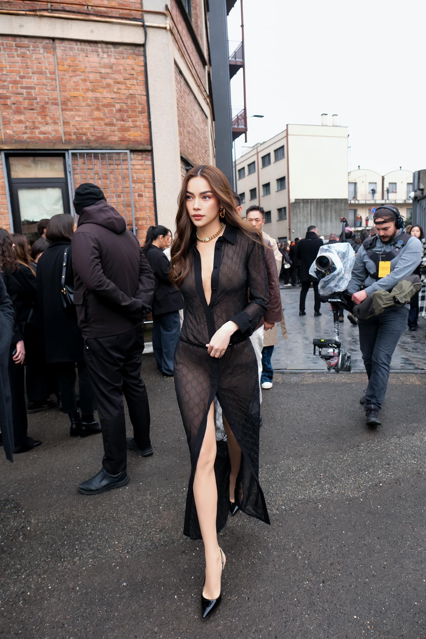 Hồ Ngọc Hà,  Milan Fashion Week, tuần lễ thời trang Milan,  bạn thân Gucci,  fashionista Việt Nam,  Cô đơn trên Sofa,  Quỳnh Anh Shyn,  Alex Fox ảnh 3 Ho Ngoc Ha,  Milan Fashion Week, tuan le thoi trang Milan,  ban than Gucci,  fashionista Viet Nam,  Co don tren Sofa,  Quynh Anh Shyn,  Alex Fox anh 3