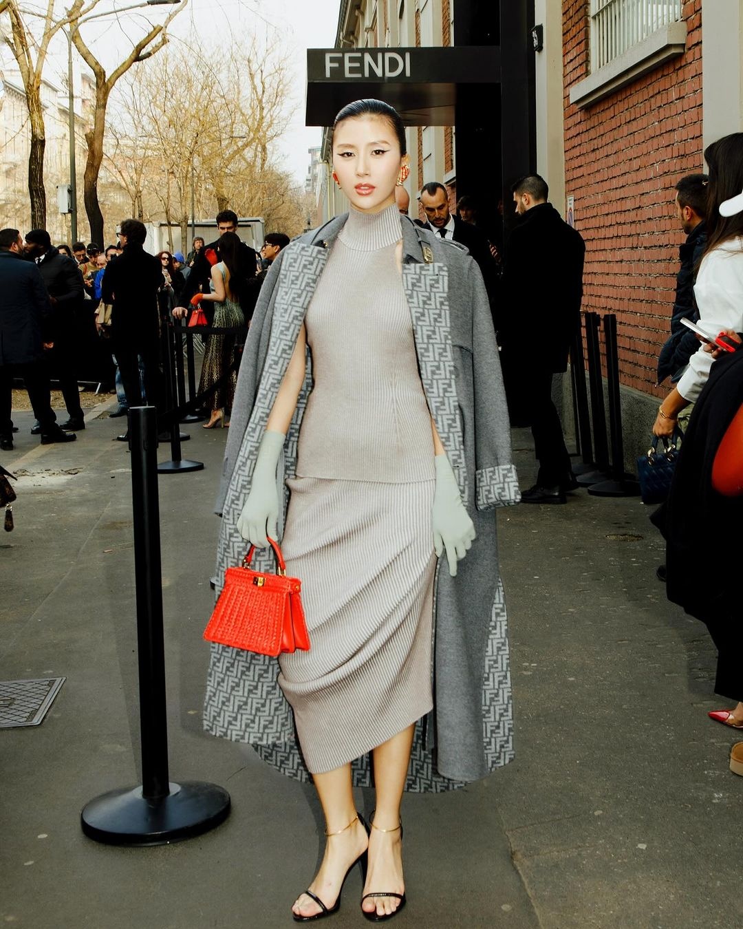 Hồ Ngọc Hà,  Milan Fashion Week, tuần lễ thời trang Milan,  bạn thân Gucci,  fashionista Việt Nam,  Cô đơn trên Sofa,  Quỳnh Anh Shyn,  Alex Fox ảnh 6 Ho Ngoc Ha,  Milan Fashion Week, tuan le thoi trang Milan,  ban than Gucci,  fashionista Viet Nam,  Co don tren Sofa,  Quynh Anh Shyn,  Alex Fox anh 6