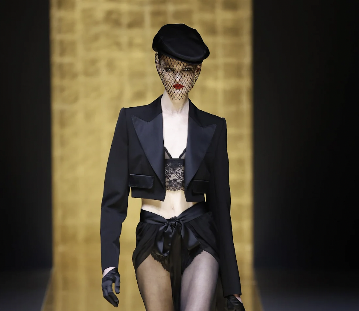 Tuan le thoi trang Milan, thoi trang,  thoi trang sao,  tuan le thoi trang,  Ho Ngoc Ha,  Moon Ga-young,  xuyen thau anh 11