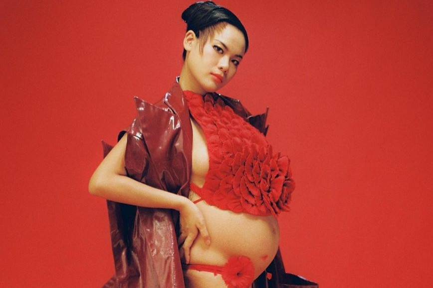 Newsfeed Rate: Stylist cua Suboi kheo khoe bung bau nhu Rihanna hinh anh