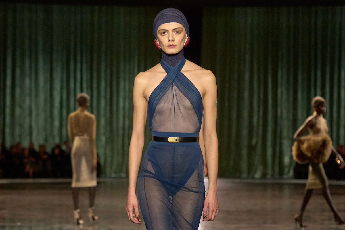 nguc tran,  yves Saint Laurent,  Rose Blackpink,  tha rong,  free the nipples,  paris fashion week, tuan le thoi trang paris anh 6