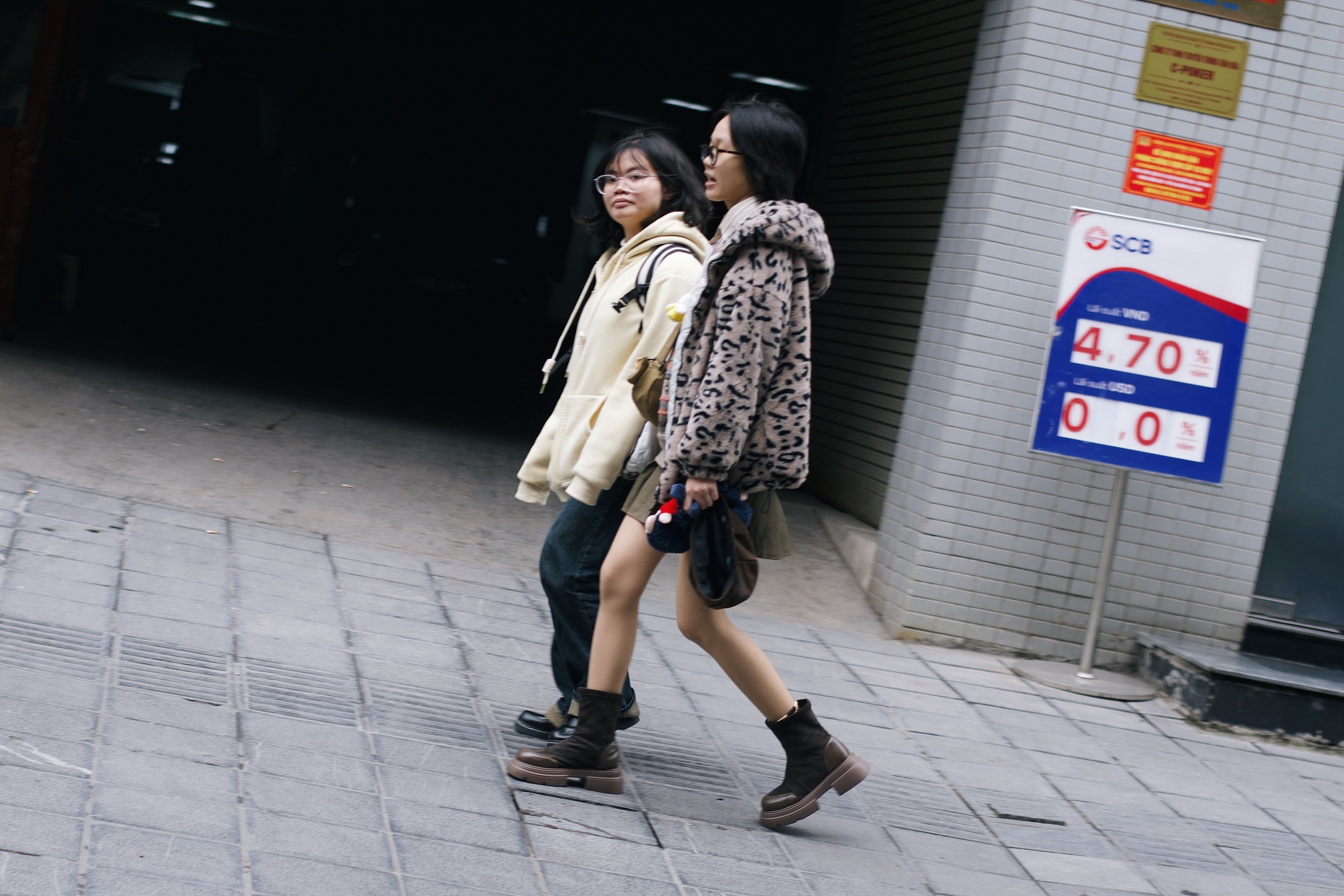 Street Style,  thoi trang duong pho,  ao phao,  thoi tiet ha noi,  thoi tiet hom nay,  lanh cuoi mua,  ao phao con sau anh 14