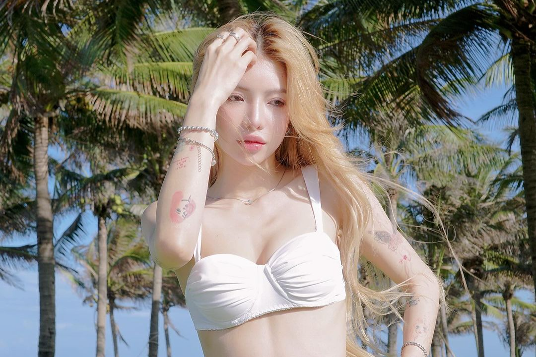 Newsfeed Rate: CiiN khoe dang voi bikini vo so hinh anh