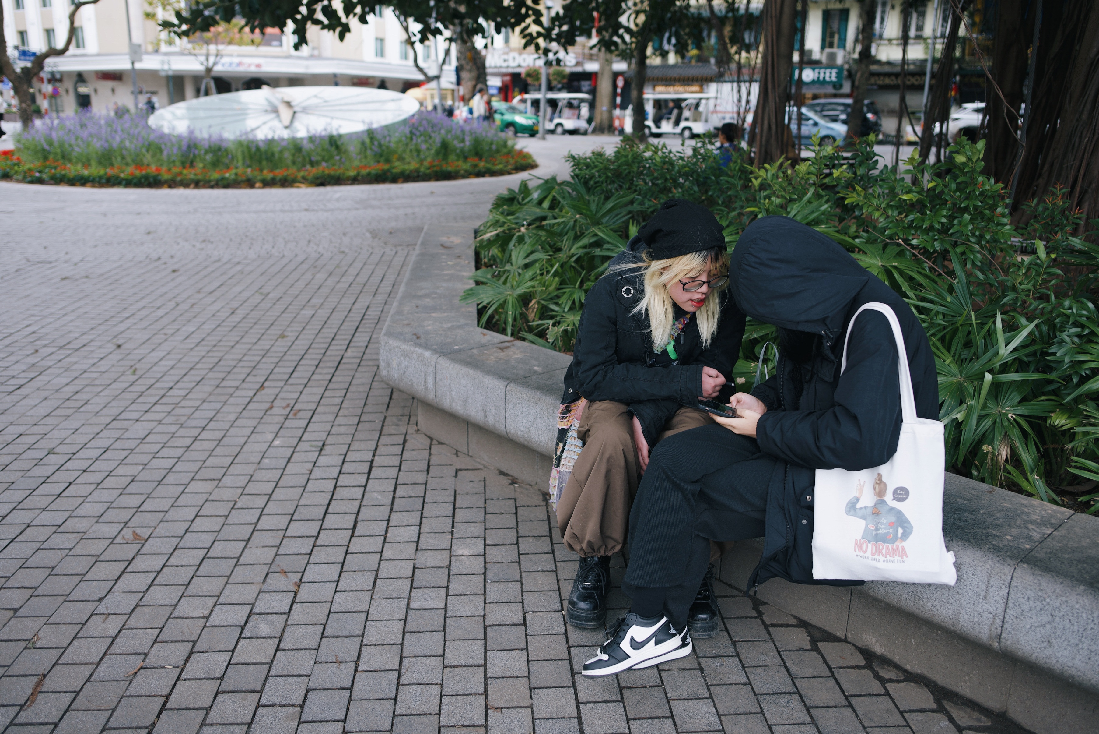 Street Style,  thoi trang duong pho,  ao phao,  thoi tiet ha noi,  thoi tiet hom nay,  lanh cuoi mua,  ao phao con sau anh 6