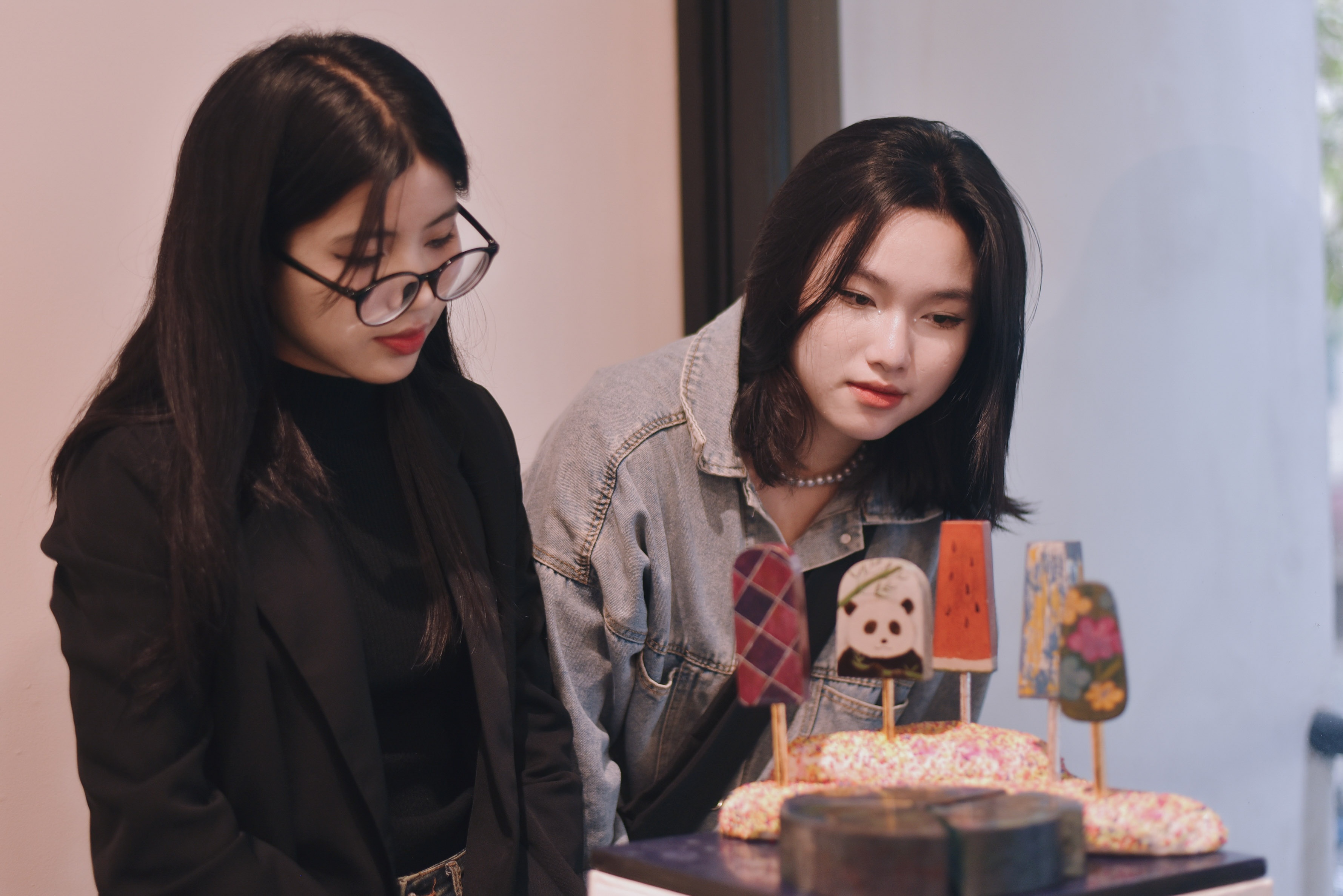 GIUA: Phong Sac,  MAI Gallery,  Dragon Sigma,  Pham Khac Thang anh 2