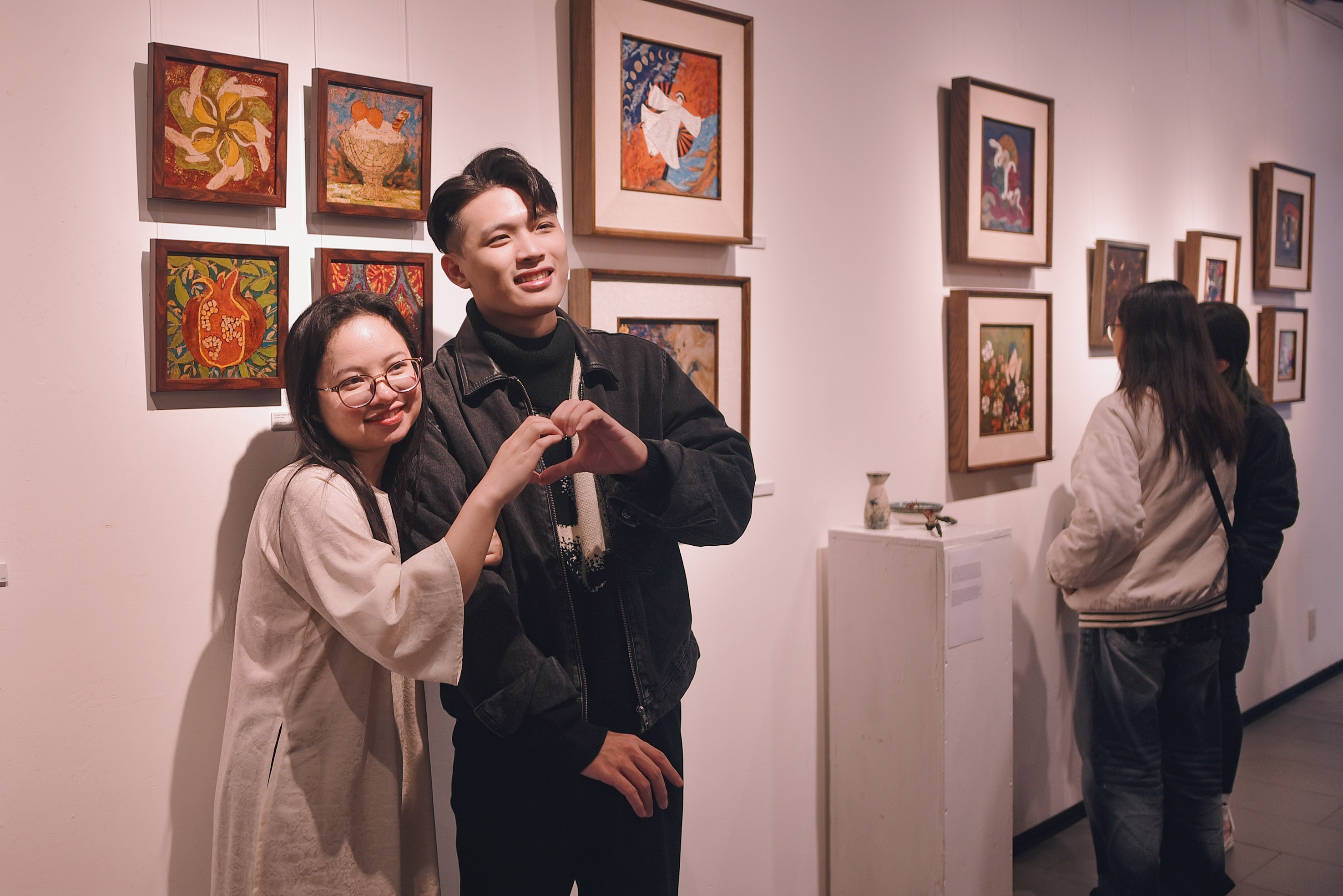 GIUA: Phong Sac,  MAI Gallery,  Dragon Sigma,  Pham Khac Thang anh 1