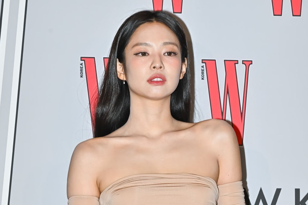 Len chuc CEO, Jisoo kin dao, Jennie van chuong sexy hinh anh