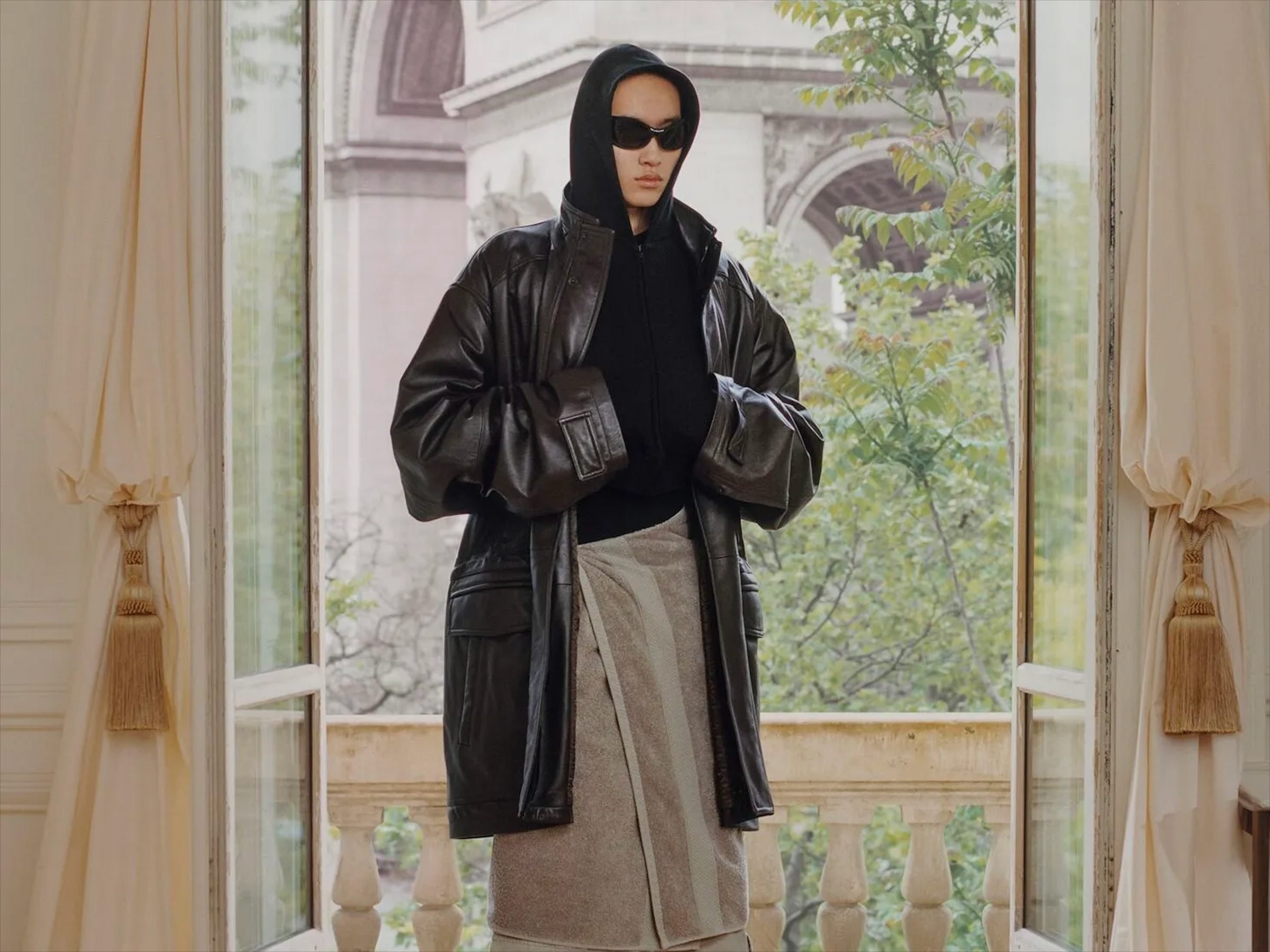 vong tay Balenciaga,  cuon bang keo,  vong tay bang keo, thuong hieu xa xi Balenciaga anh 8