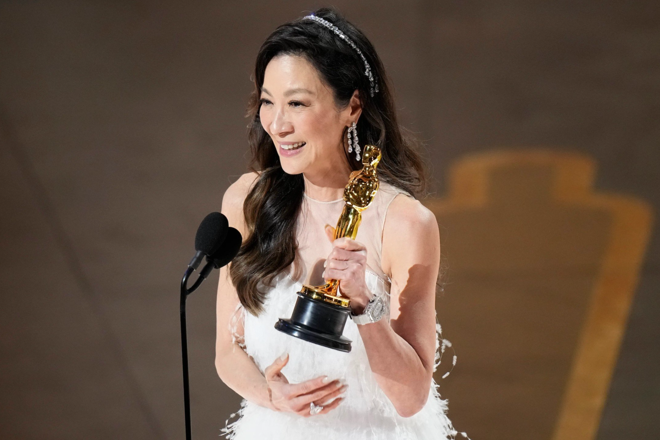 Dong ho 1 trieu USD cua Duong Tu Quynh va 6 co may thoi gian tai Oscar hinh anh