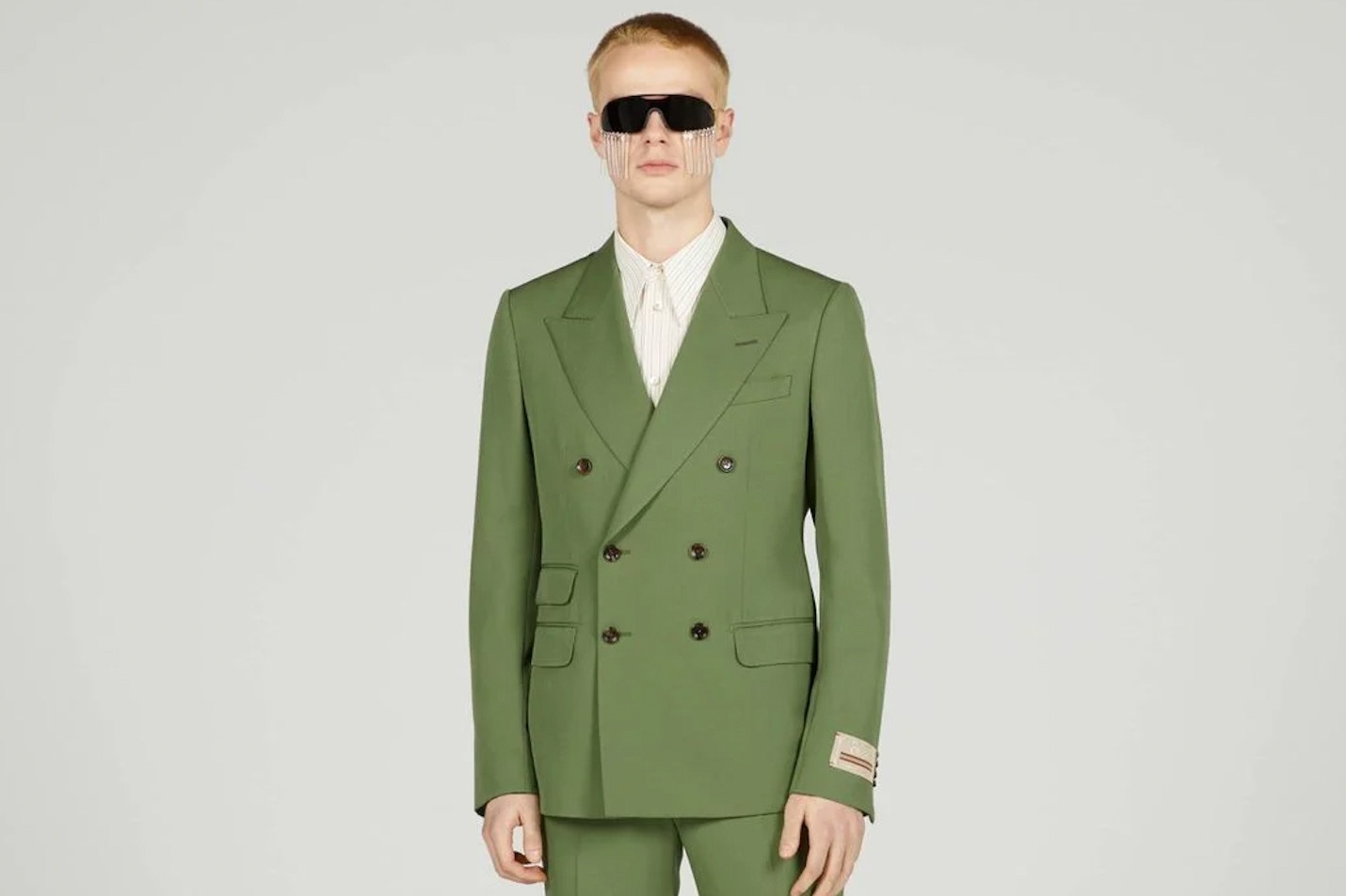 Ly do bo suit nay cua Gucci gay 'bao mang' hinh anh