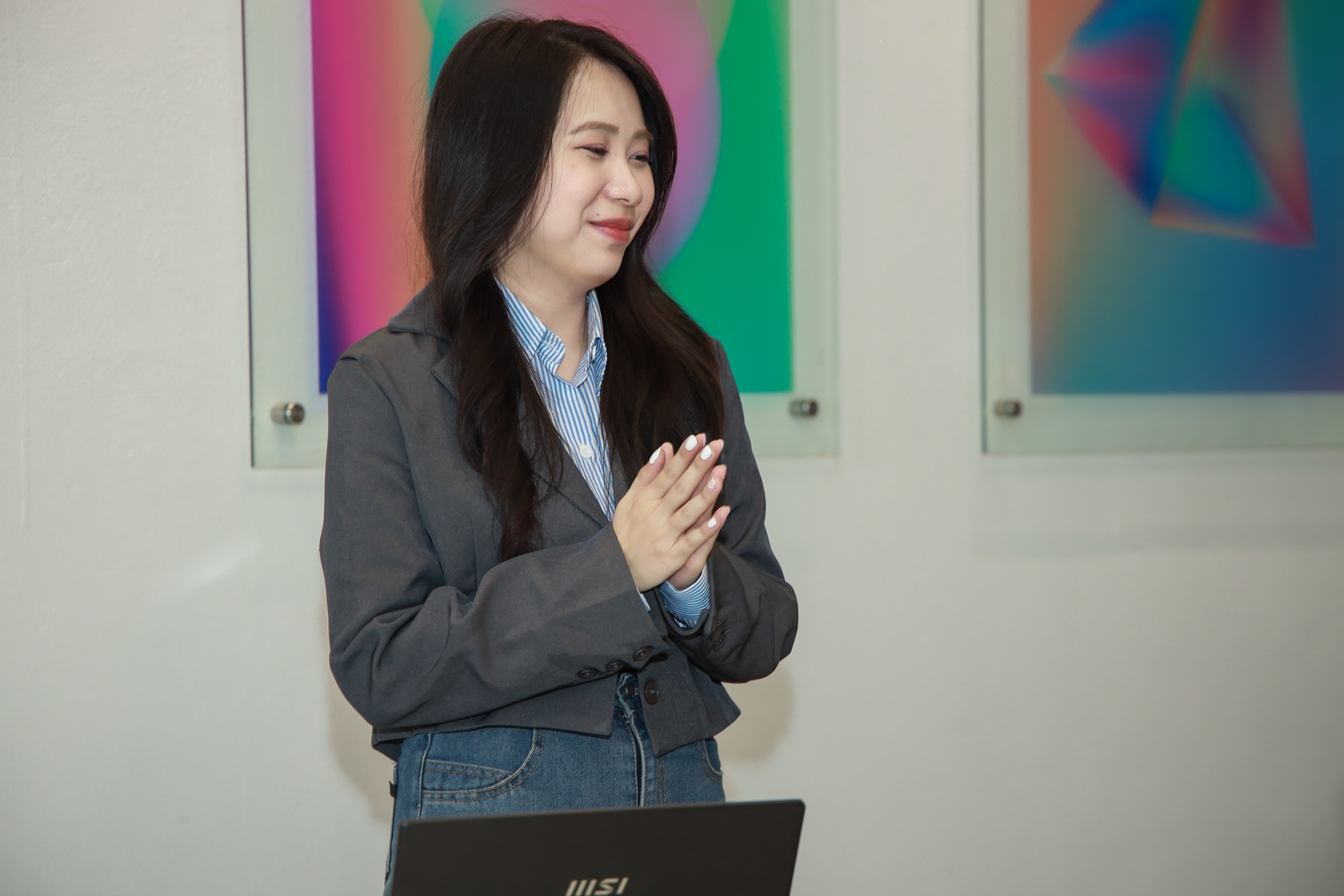 freelancer vo mong,  tai chinh bap benh,  cong viec van phong,  lao dong tu do,  Ngoc Trinh anh 1