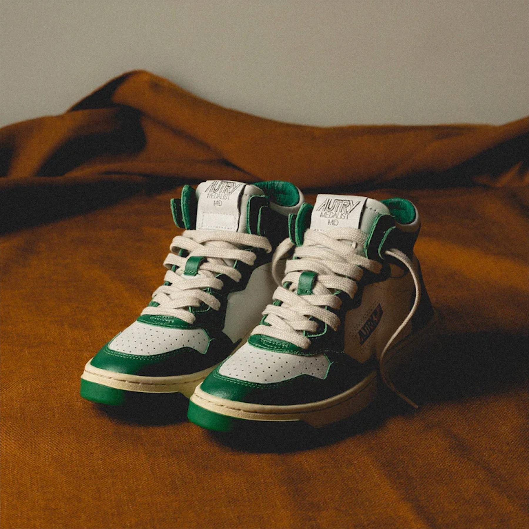 giay BlackPink,  thanh vien BlackPink, Boots nghin USD cua Lisa, Lisa BlackPink cao bao nhieu,  Jisoo instagram anh 7